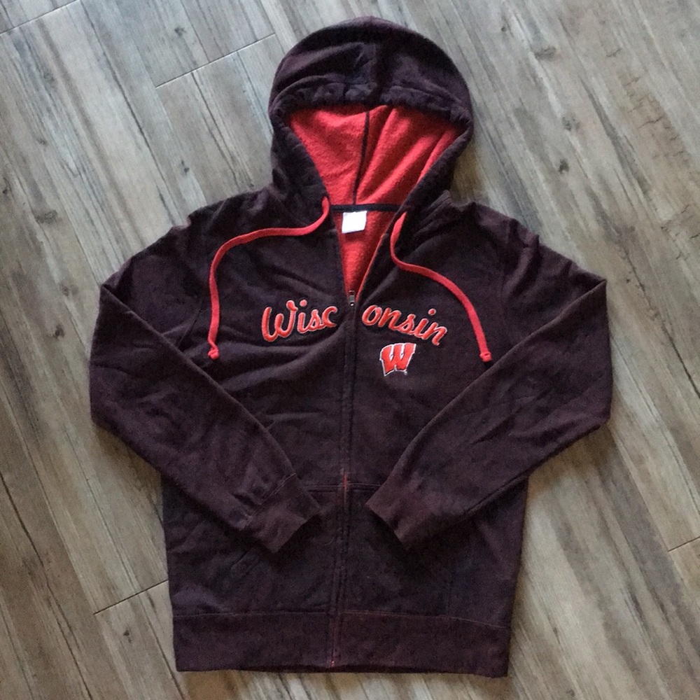 Wisconsin Badgers zip up 🦡
